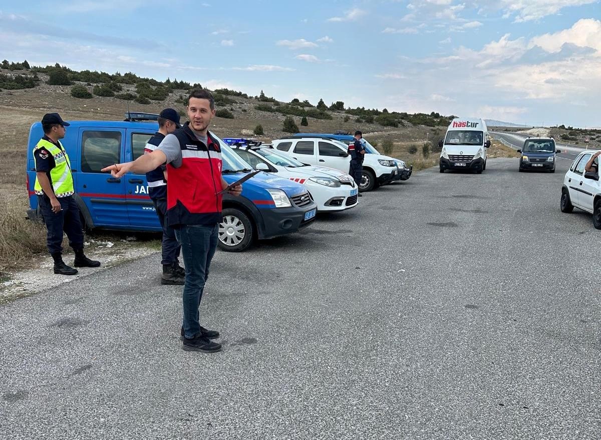 Aslanapa’da hayvan hareketleri yol kontrolü
