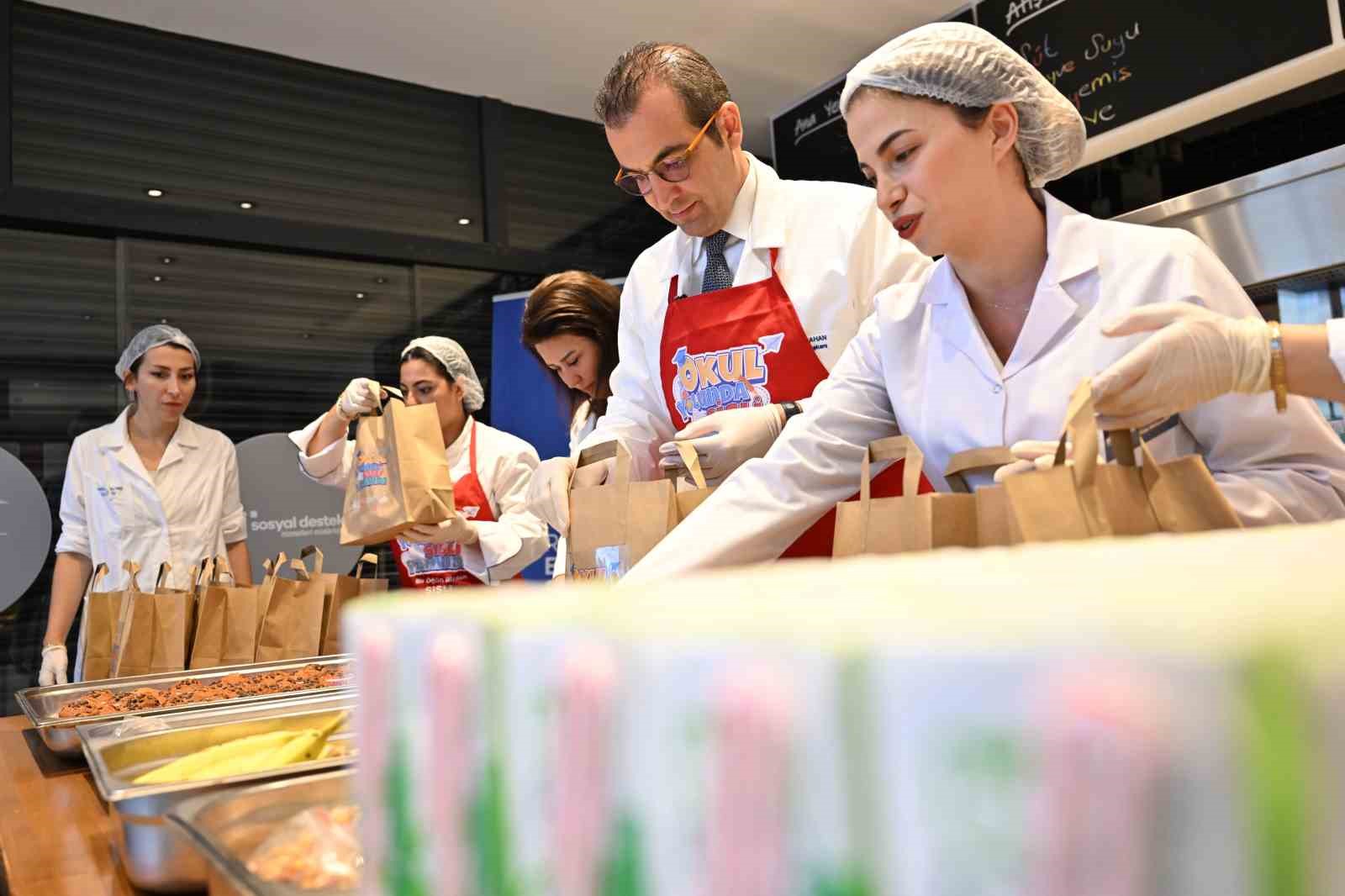 Şişli’de “Bir Öğün Bizden” projesi: Her gün bin 500 öğrenciye gıda paketi
