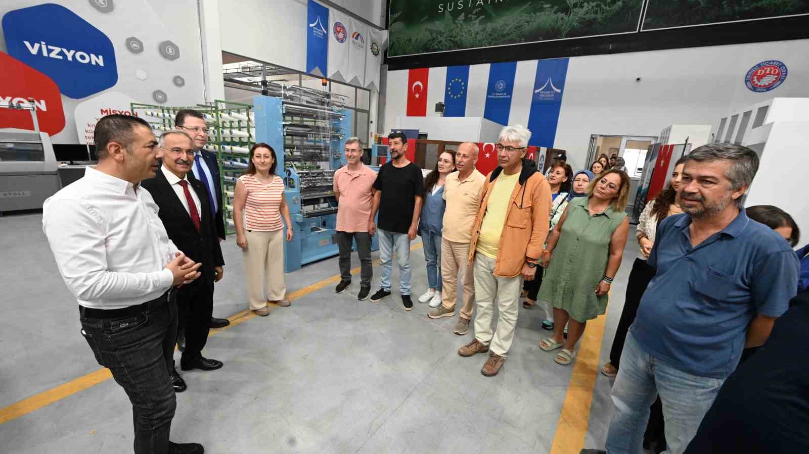 Başkan Erdoğan eğitimini tamamlayan kursiyerlere sertifikalarını verdi
