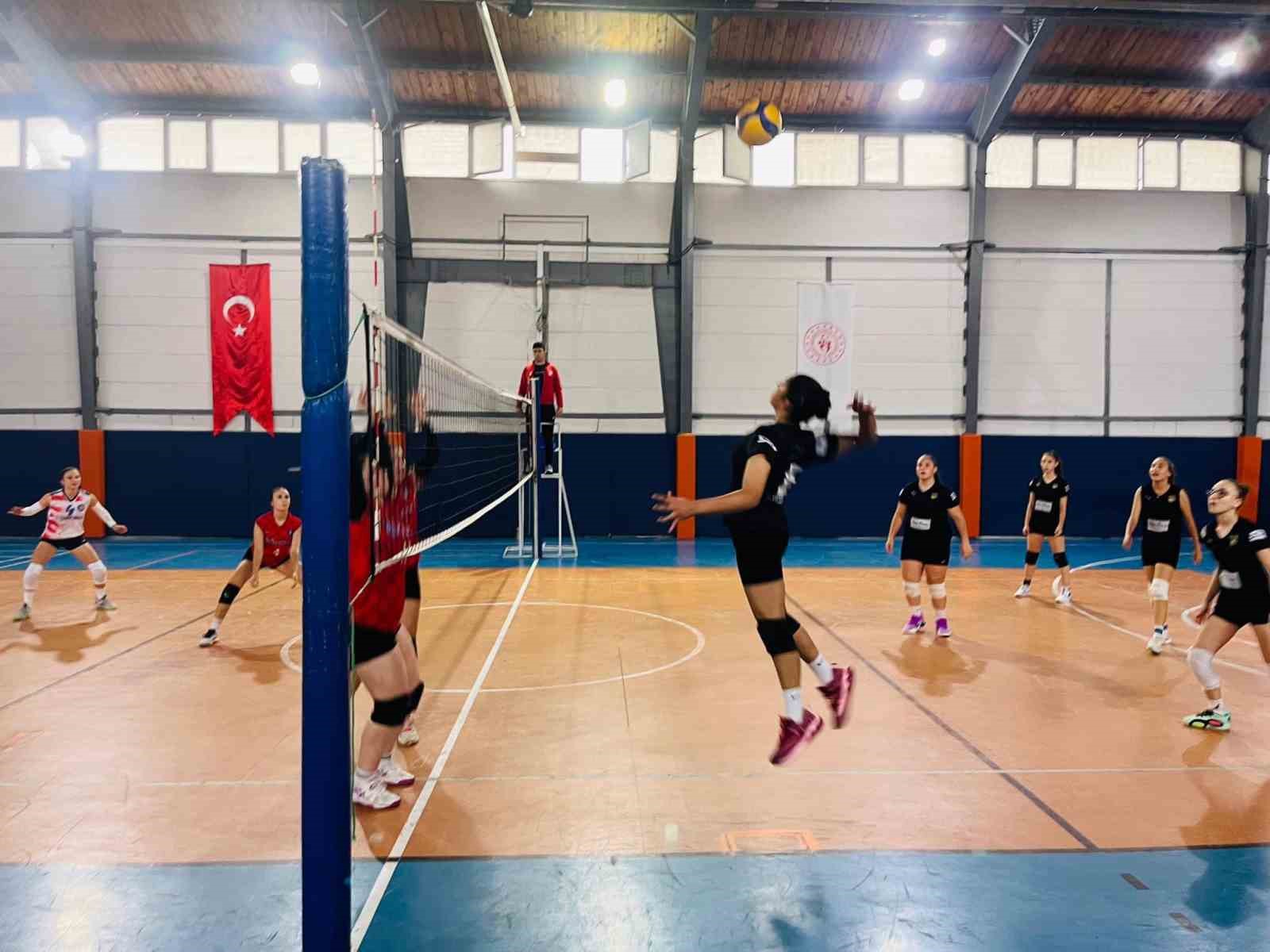 Çaycumaspor Voleybol Küçük Kızlar Takımı, Karadeniz Ereğli’yi 3-0 mağlup etti
