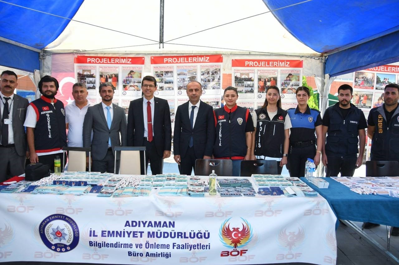 Üniversitesi kampüsünde bilgilendirme standı açıldı
