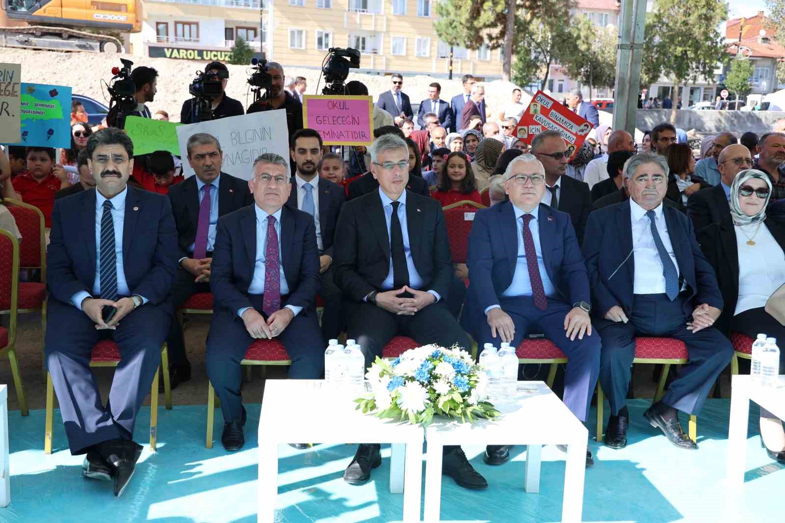 Bakan Memişoğlu: “Ülke olarak daha çok çalışıp daha çok üreteceğiz”
