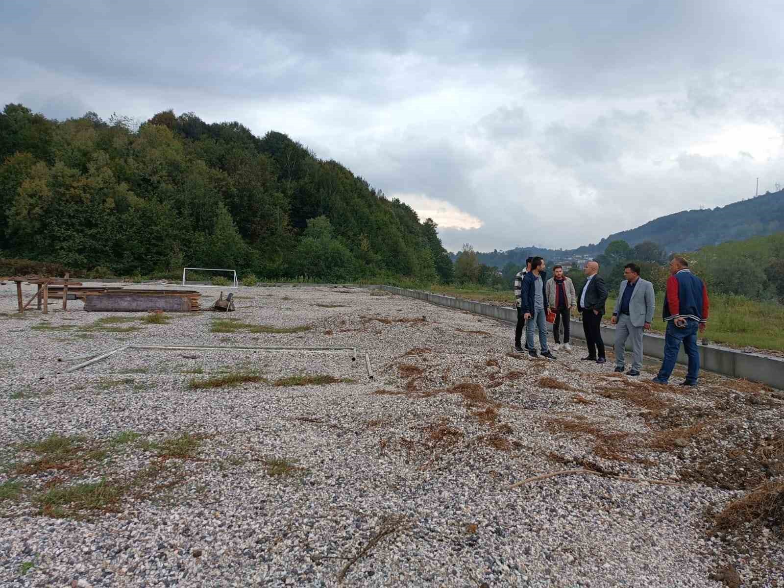 Kabalak Mahallesi’ne halı saha kazandırılıyor
