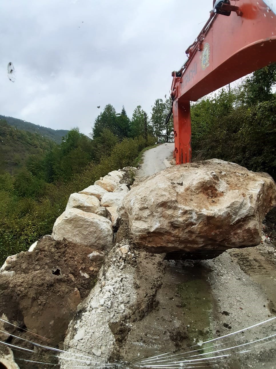 Heyelan bölgelerinde çalışmalar sürüyor
