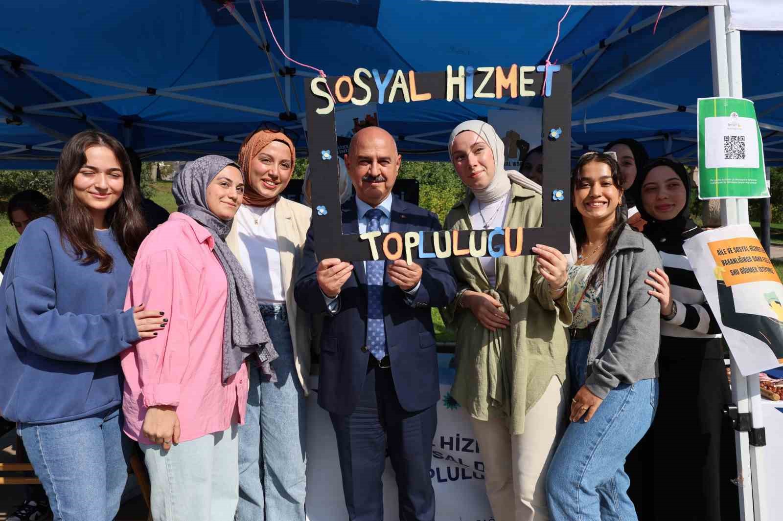 Düzce Üniversitesi öğrenci toplulukları tanıtım günleri başladı
