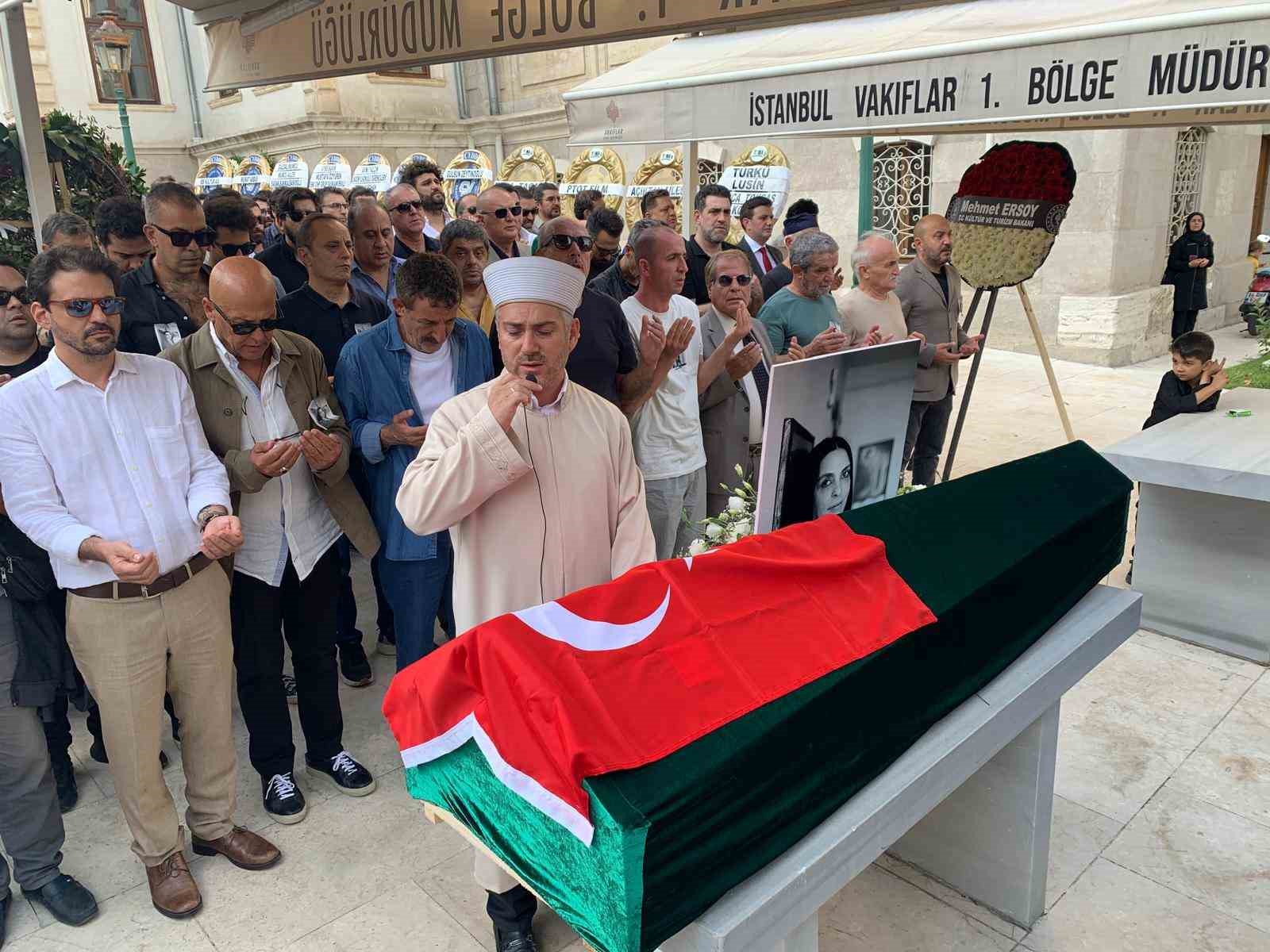 Tomris Giritlioğlu için Teşvikiye Camii’nde cenaze töreni düzenlendi
