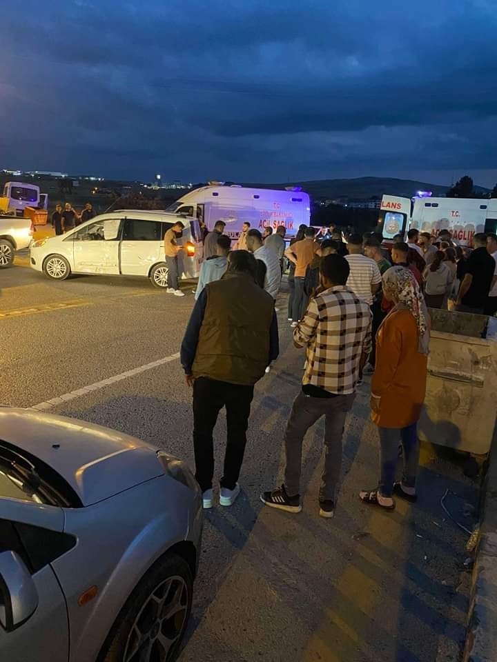 Elmadağ’da otomobil ile motosiklet çarpıştı: 2 kişi yaralandı
