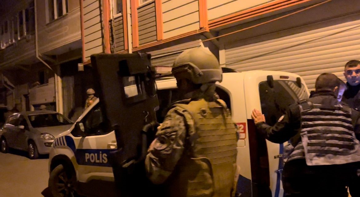 Bursa’da polise silah çeken boksör saatlerce direndi, özel harekat baskınıyla yakalandı
