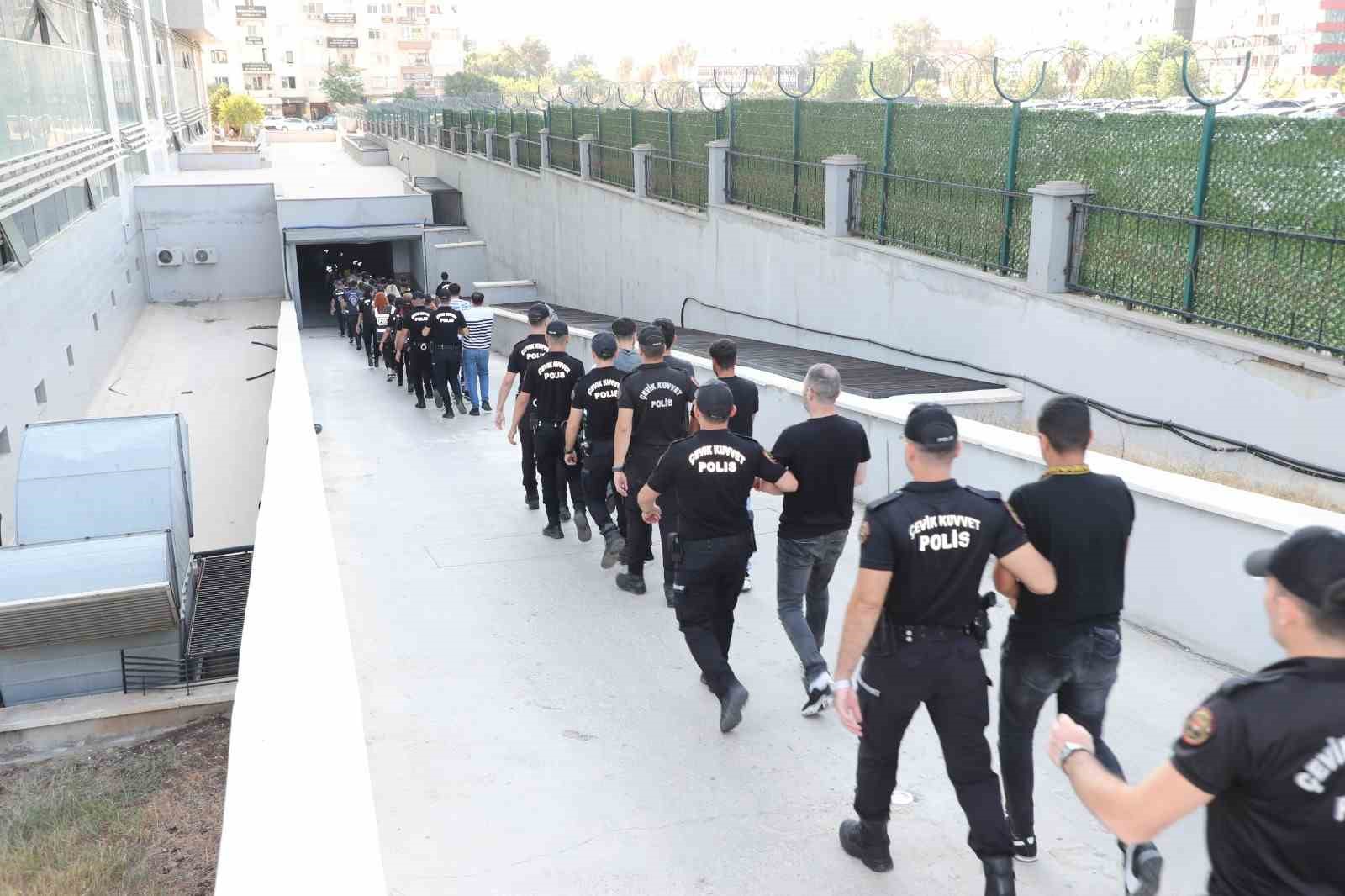 Mersin’de yasa dışı bahis çetesi çökertildi: 18 tutuklama
