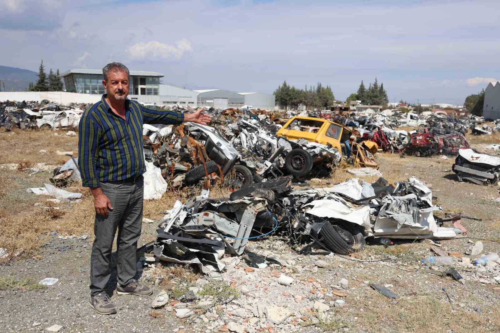 Depremin acı yüzünü gösteren araç mezarlığı duygulandırıyor
