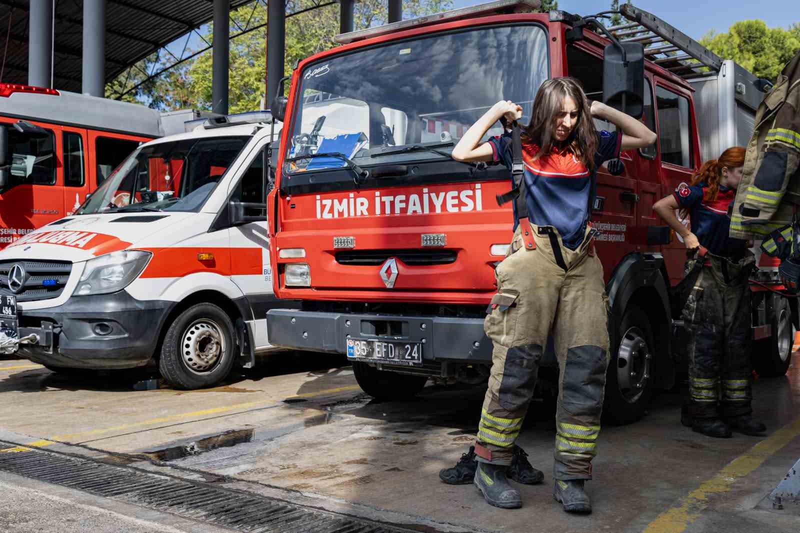 İzmir’in kadın ateş savaşçıları 24 saat göreve hazır
