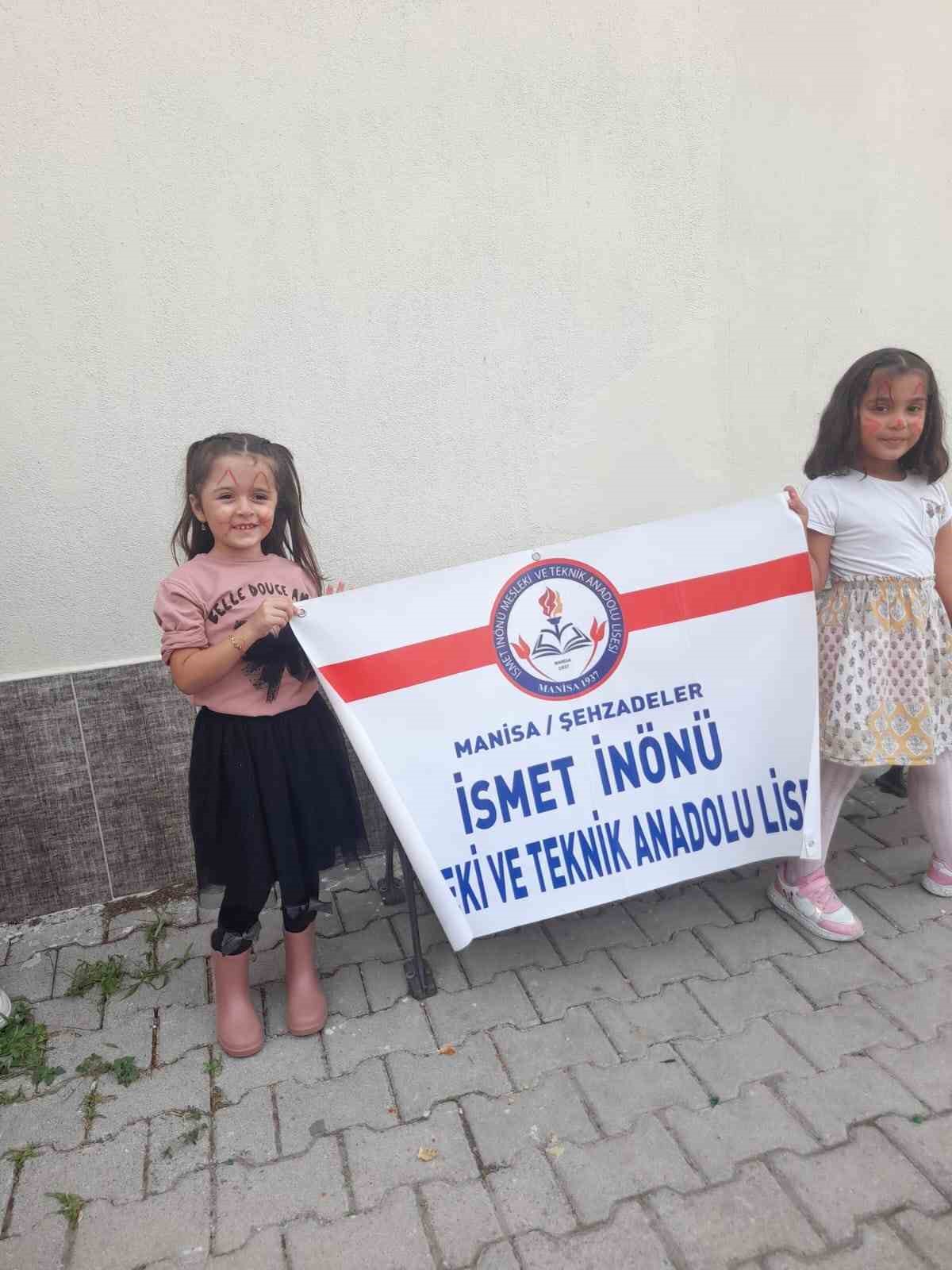 Meslek liseli öğrenciler kardeş okullarının yüreklerine dokundu
