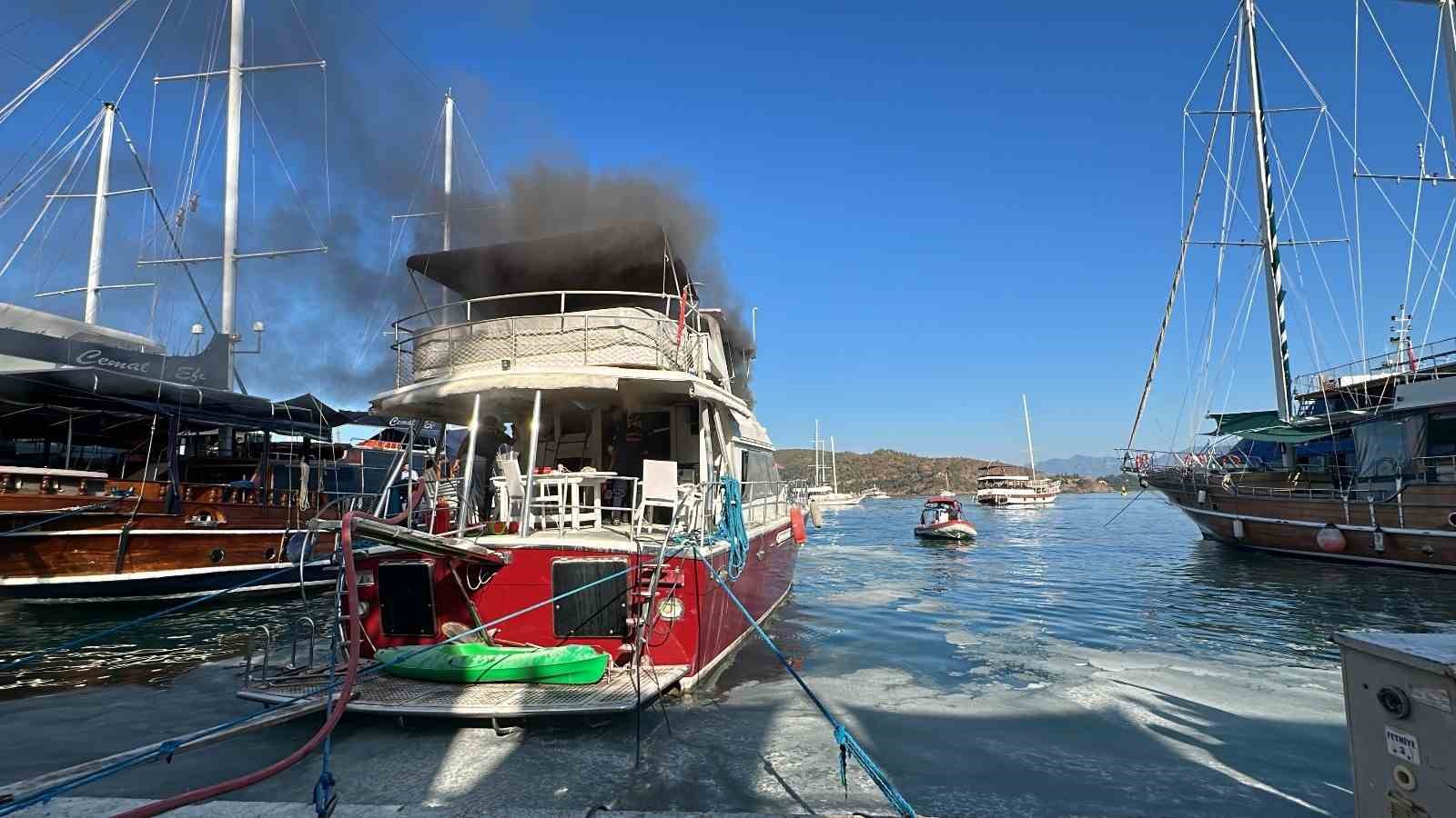 Fethiye’de tekne yangını
