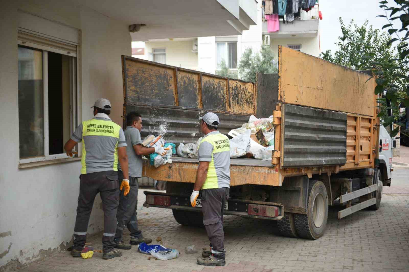 Mahalleyi saran kokunun sebebi 70 metrekarelik evden çıktı
