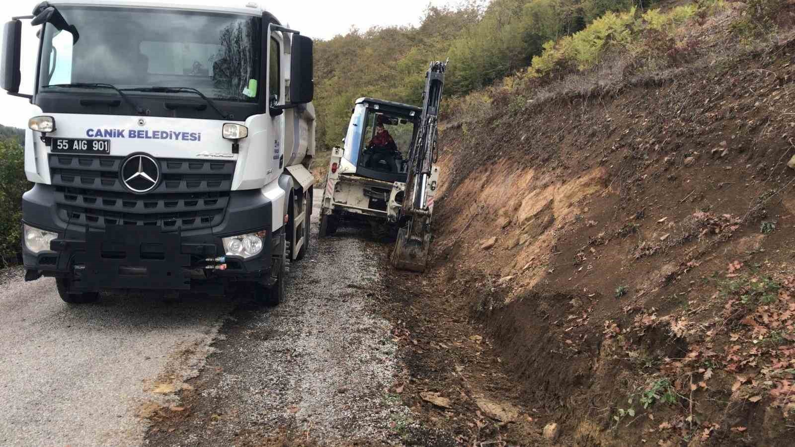 Canik’te kırsalda yol çalışması
