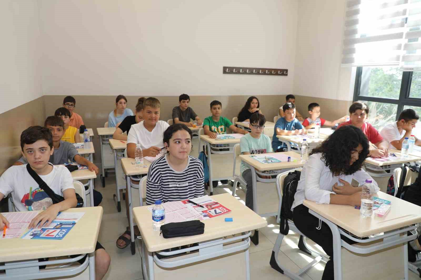 Şehzadeler Belediyesi Gençlik Merkezi’nin İngilizce kurslarına yoğun ilgi
