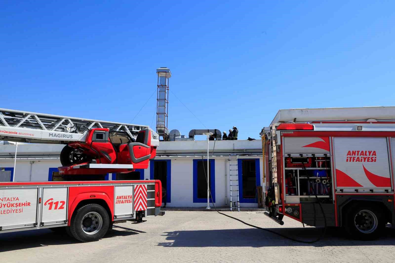 Balık Pazarı’nda çıkan yangın itfaiyeyi alarma geçirdi
