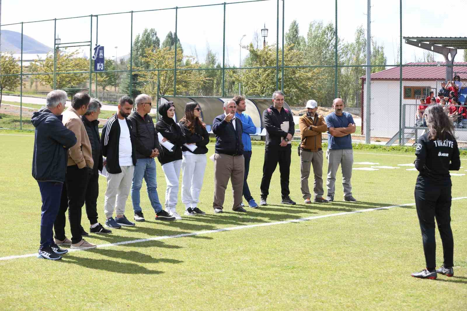 BtcTurk ile Yeni Nesil Sahada Projesinin Erzurum Bölge Seçmeleri Tamamlandı
