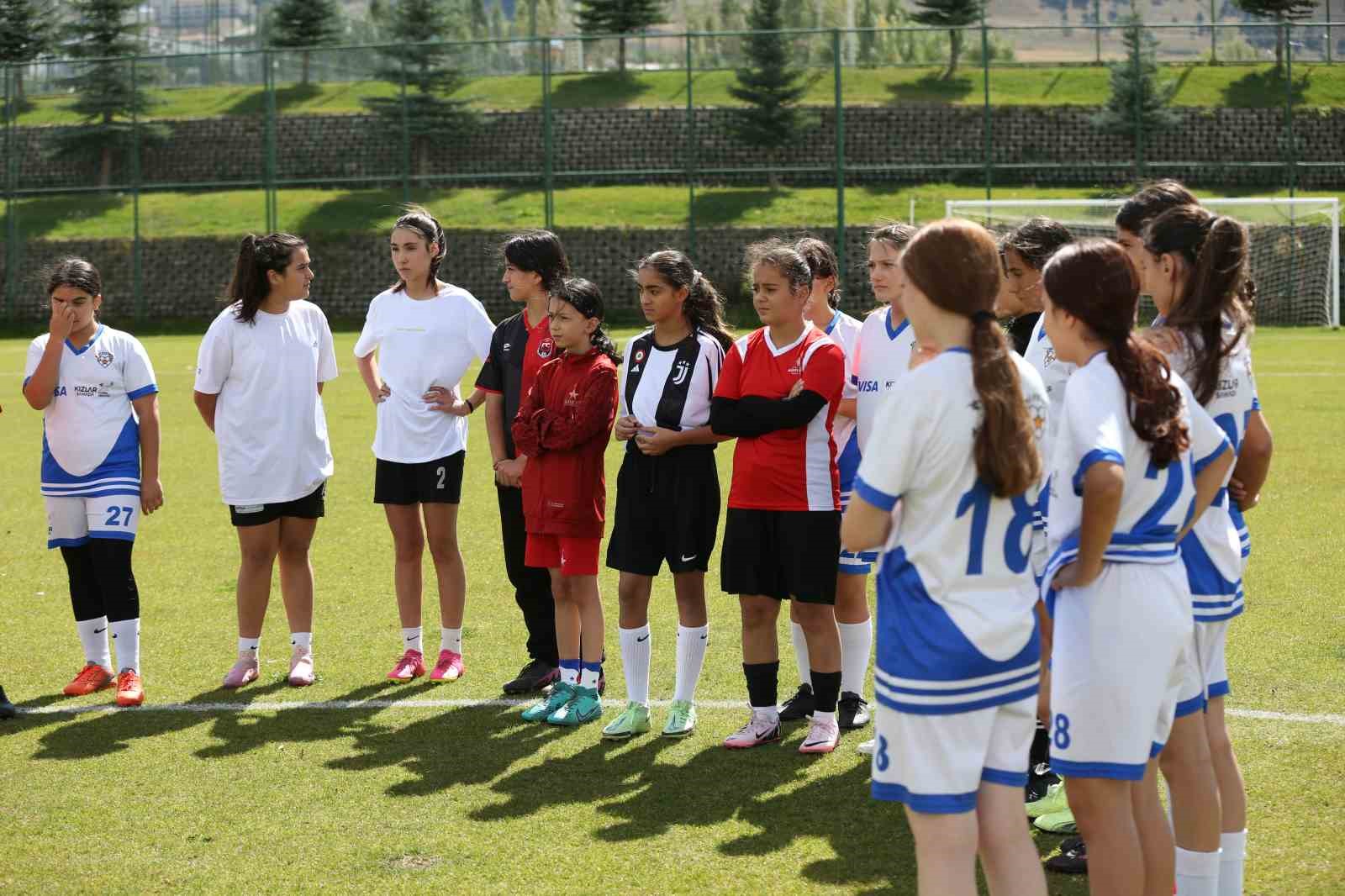 BtcTurk ile Yeni Nesil Sahada Projesinin Erzurum Bölge Seçmeleri Tamamlandı
