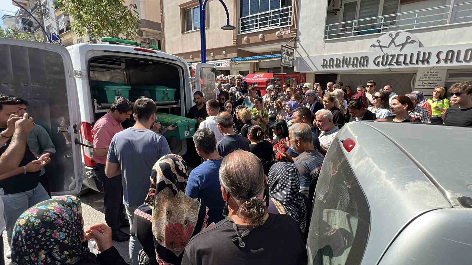 Eşi tarafından öldürülen kadının cenazesinde duygu dolu anlar
