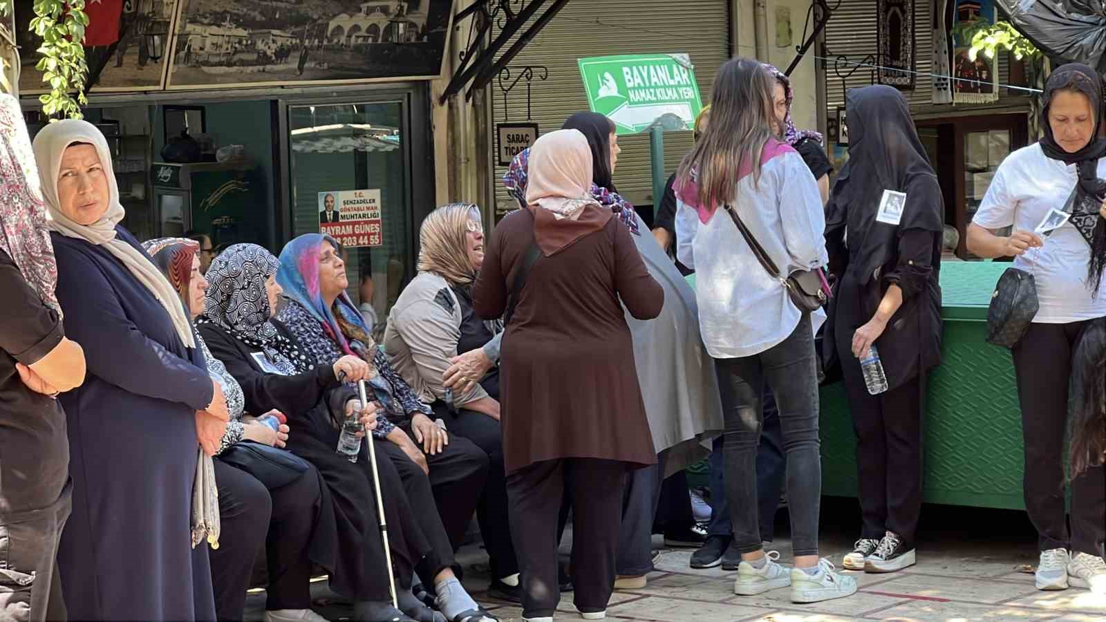 Eşi tarafından öldürülen kadının cenazesinde duygu dolu anlar
