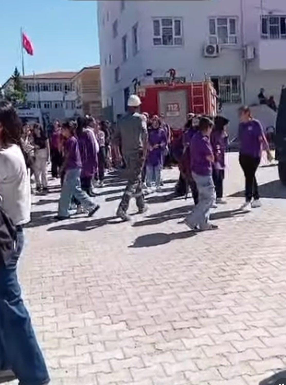 Mardin’de patlayan trafo alevlere teslim oldu
