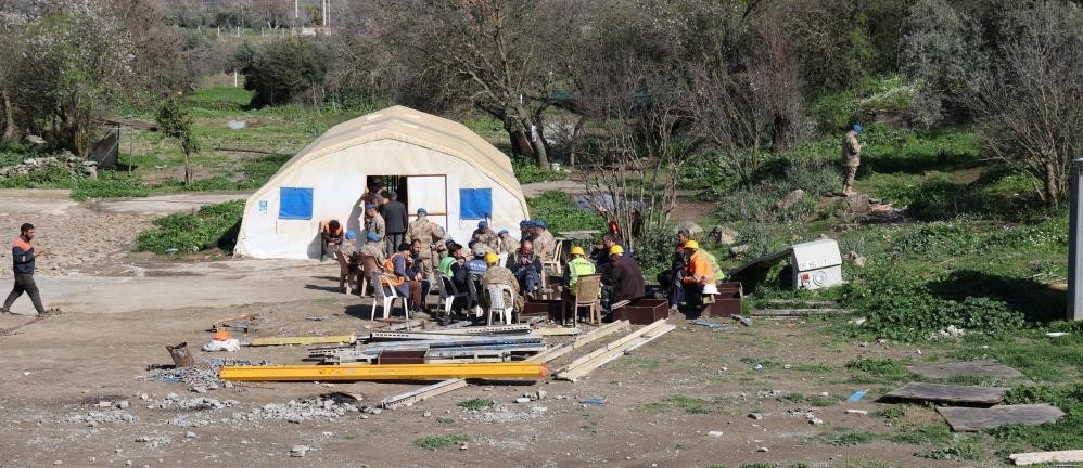 Aydın-Denizli Otoyol inşaatında çalışan işçilerin hak arayışı devam ediyor
