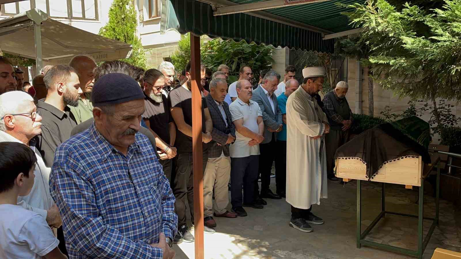 Dilan ve Engin Polat çifti fenomen Kübra Aykut’u son yolculuğuna uğurladı
