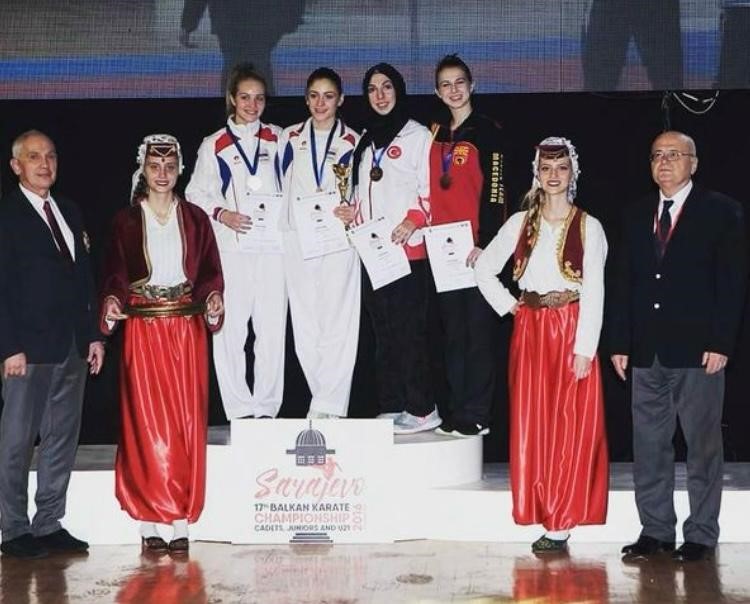 Yalova’nın ilk kadın karate antrenörü oldu
