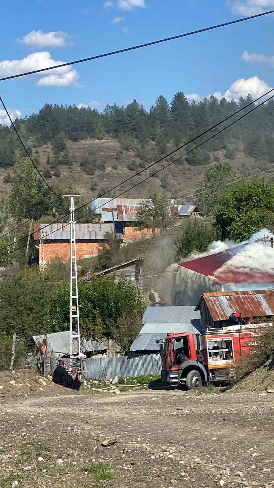 Kastamonu’da korkutan ev yangını
