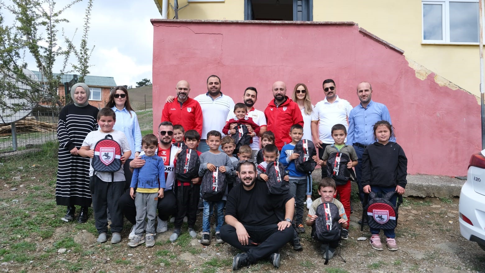 Bir Çanta Bir Hayal: Kırsaldaki öğrencilere Samsunspor çantası
