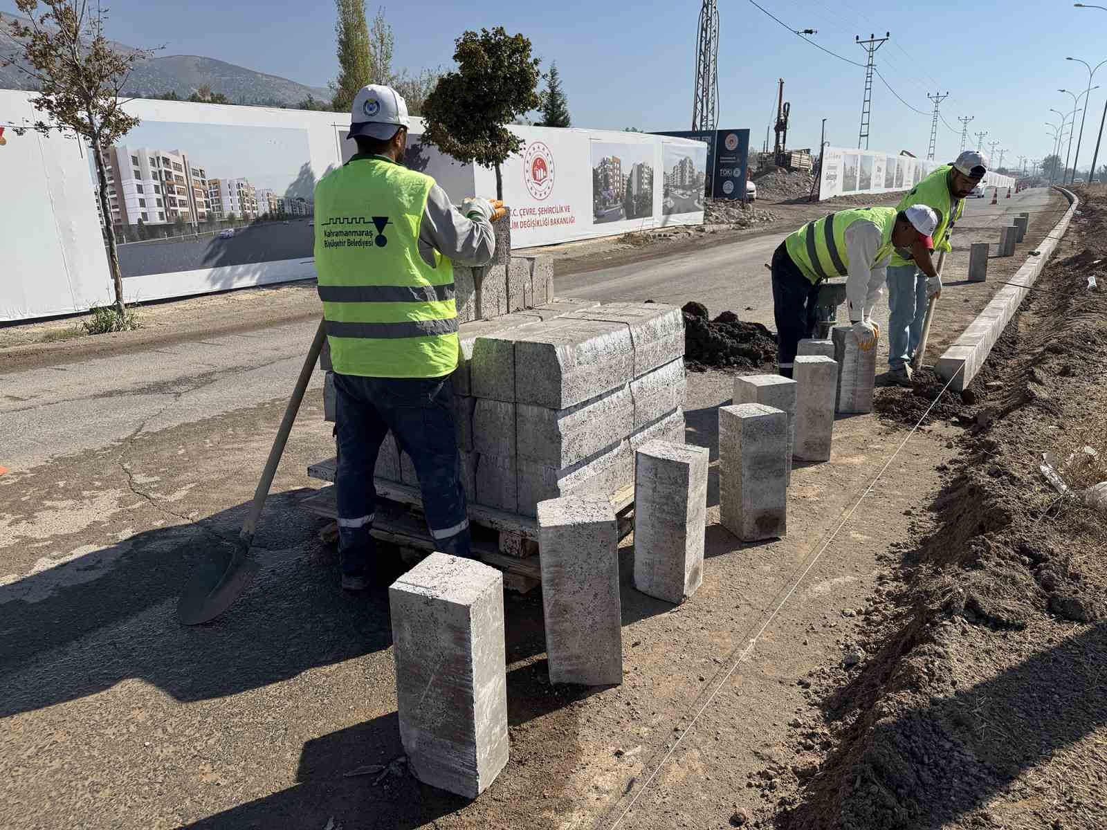 Kahramanmaraş’ta asfalt ve parke çalışmaları
