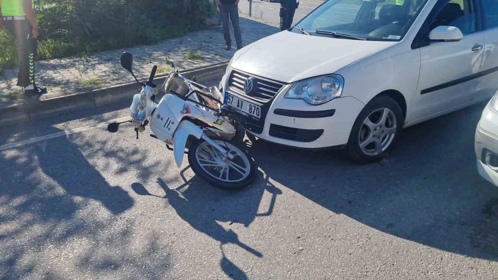 Otomobil motosiklete çarptı: 1 yaralı
