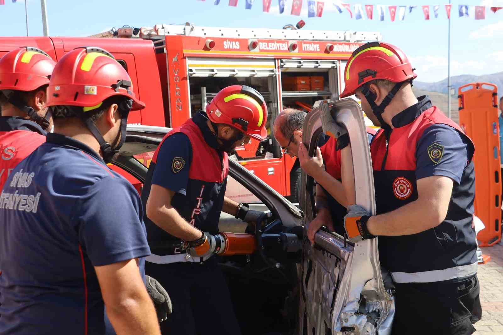 Tatbikat gerçeğini aratmadı, öğrencilerin ‘atla atla’ demesi dikkat çekti
