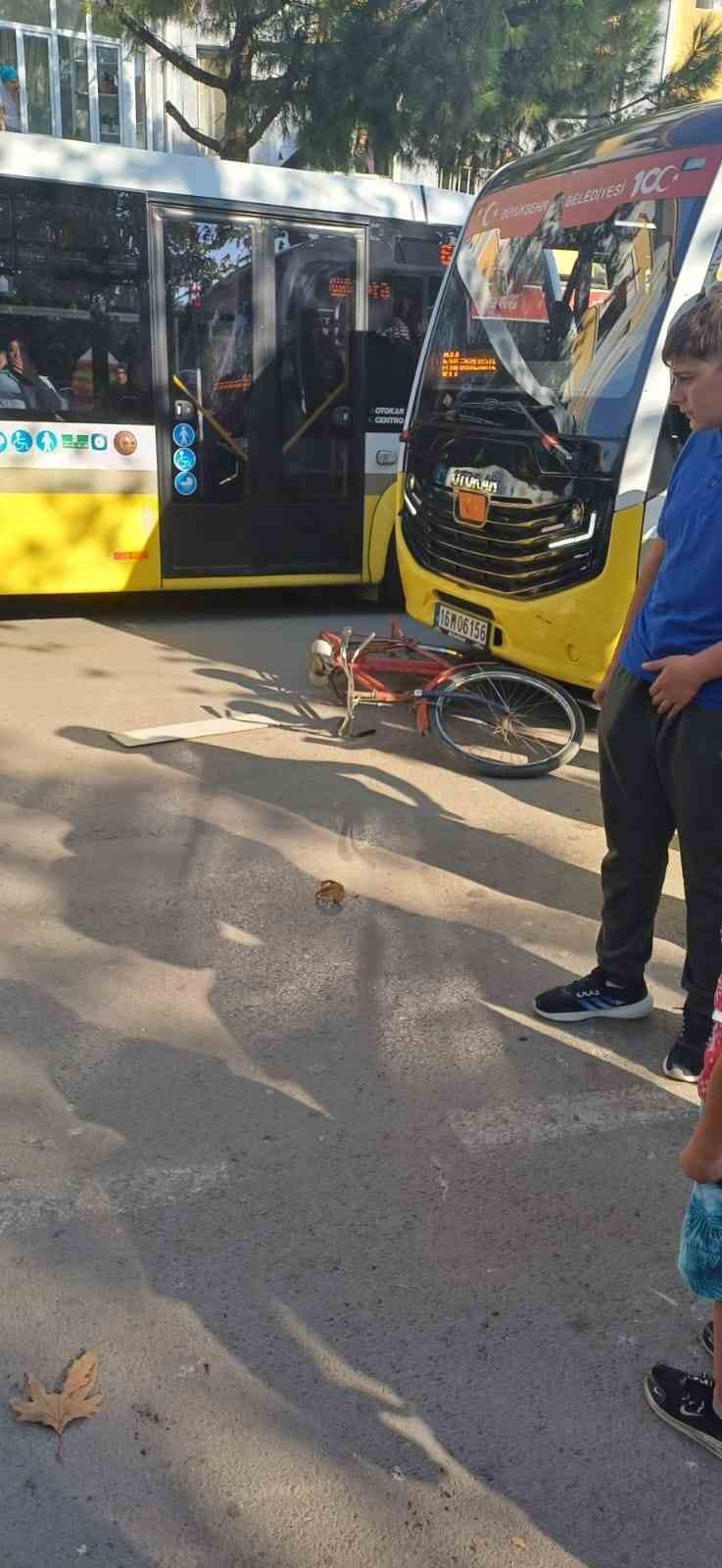 Bursa’da minibüs bisiklete çarptı: 2 yaralı
