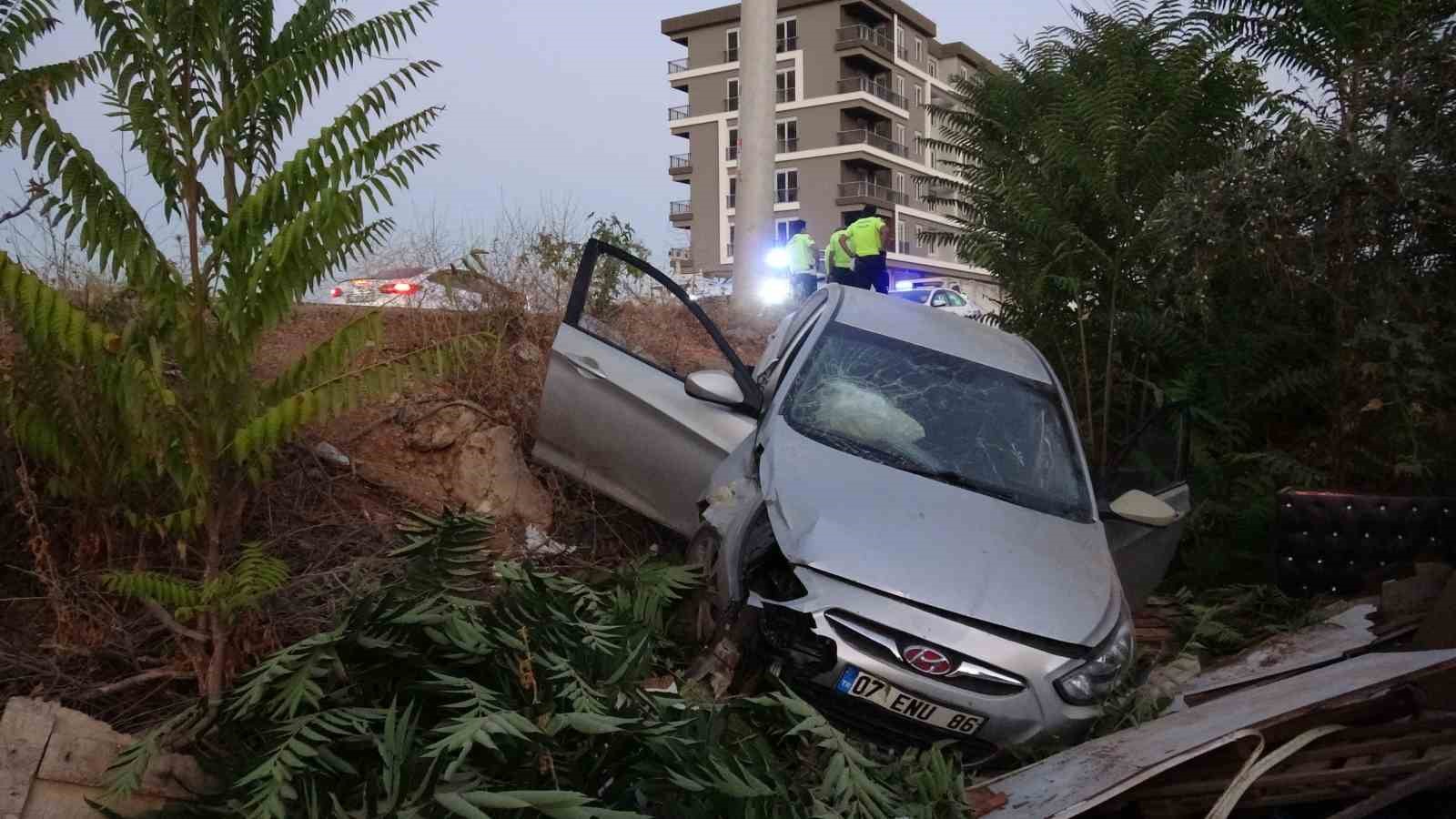 Antalya’da iki otomobil çarpıştı: 4 yaralı
