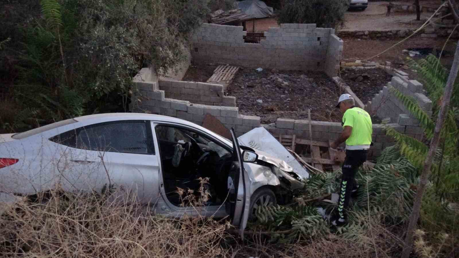 Antalya’da iki otomobil çarpıştı: 4 yaralı
