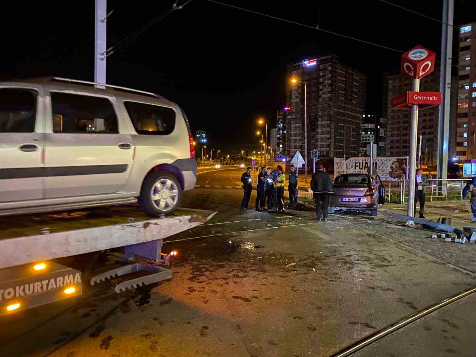 Kayseri’de kazaya karışan otomobilin sürücüsü kaçtı: 5 yaralı
