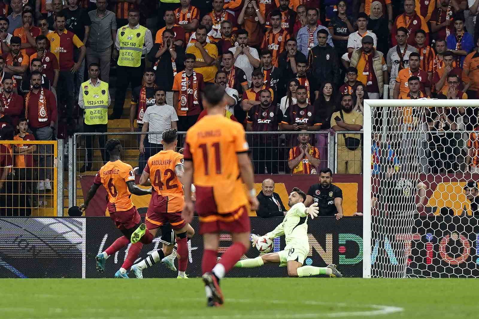 UEFA Avrupa Ligi: Galatasaray: 0 - PAOK: 0 (İlk yarı)
