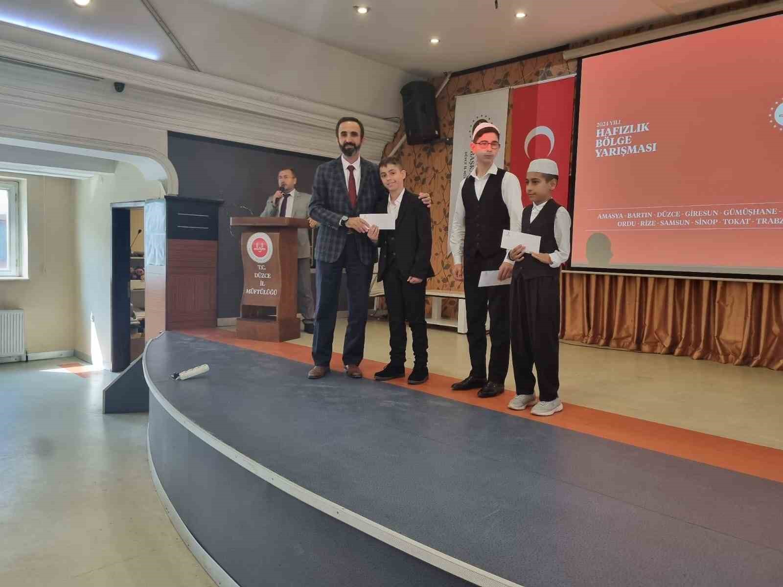 Hafız öğrenciler Düzce’de yarıştı
