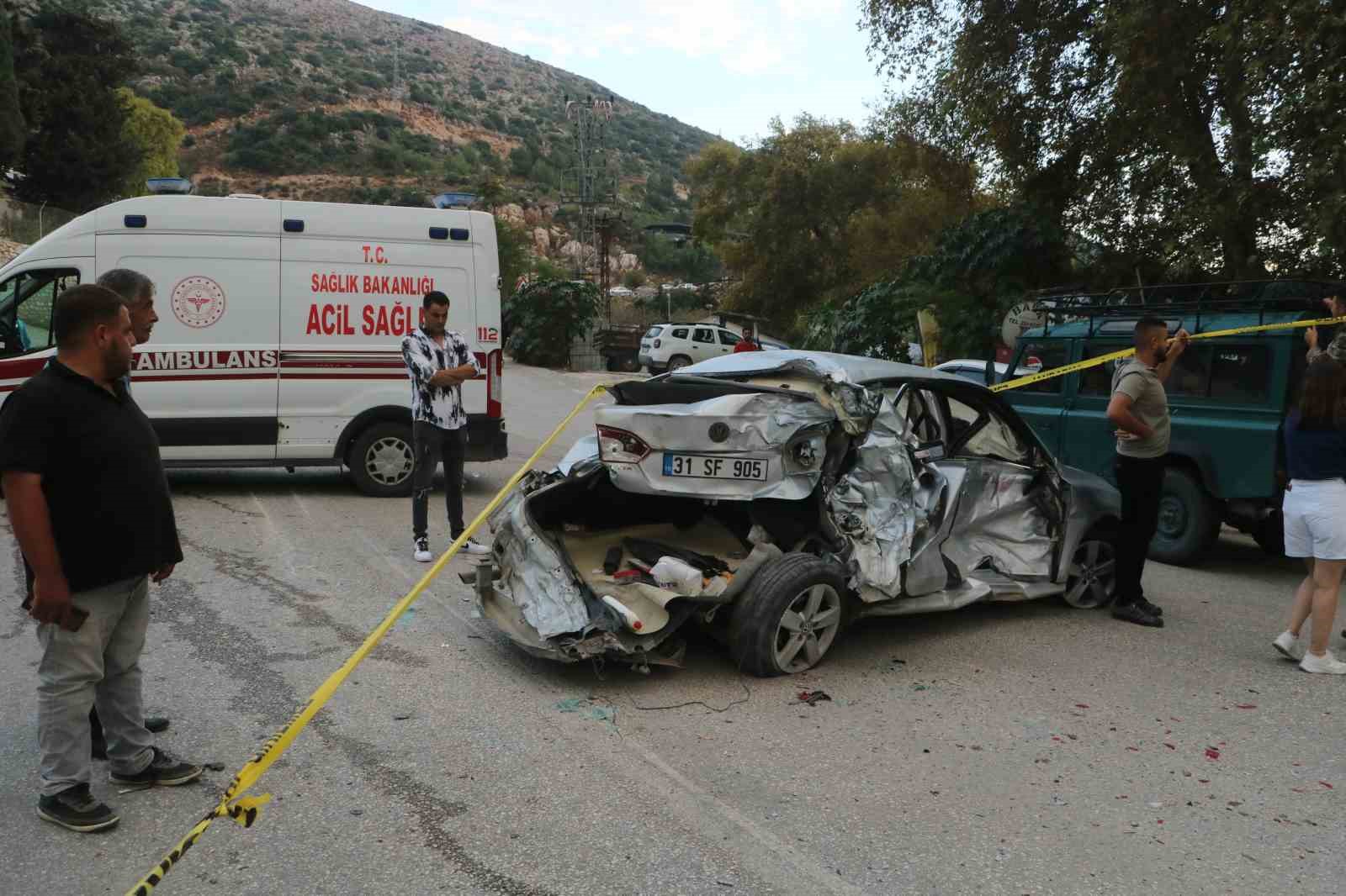 Freni patlayan hafriyat kamyonunun araçları kağıt gibi ezdiği anlara ait görüntü feci kazanın büyüklüğünü gözler önüne serdi
