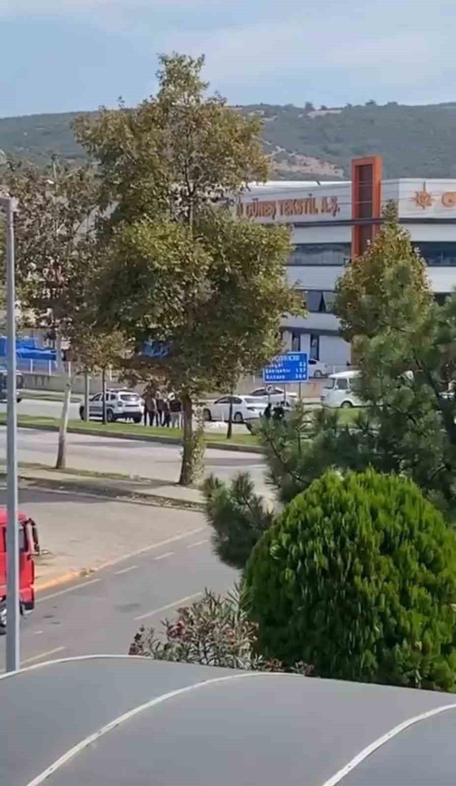 Yolun karşısına geçen yayaya otomobil çarptı
