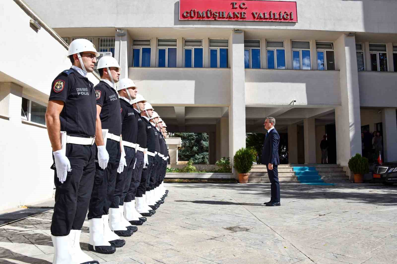 Gümüşhane Valisi Aydın Baruş görevine başladı
