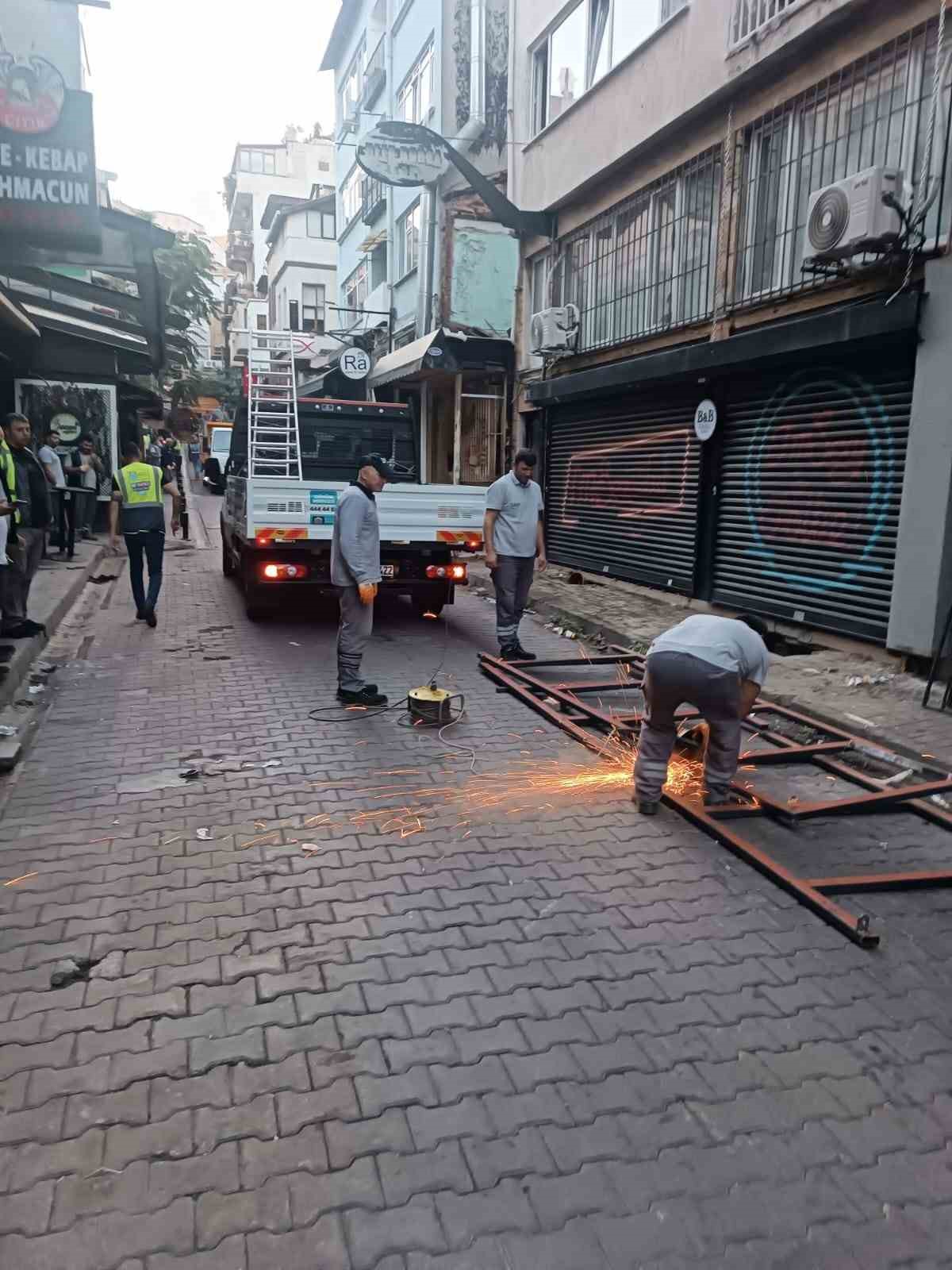 Beşiktaş Belediyesi işgalleri kaldırmaya devam ediyor
