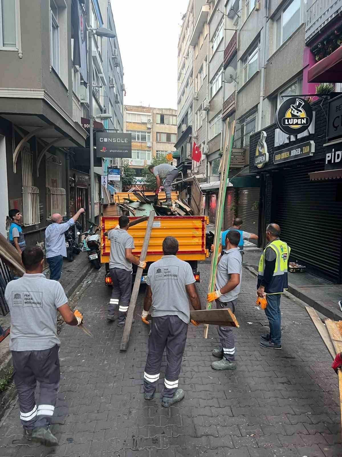 Beşiktaş Belediyesi işgalleri kaldırmaya devam ediyor
