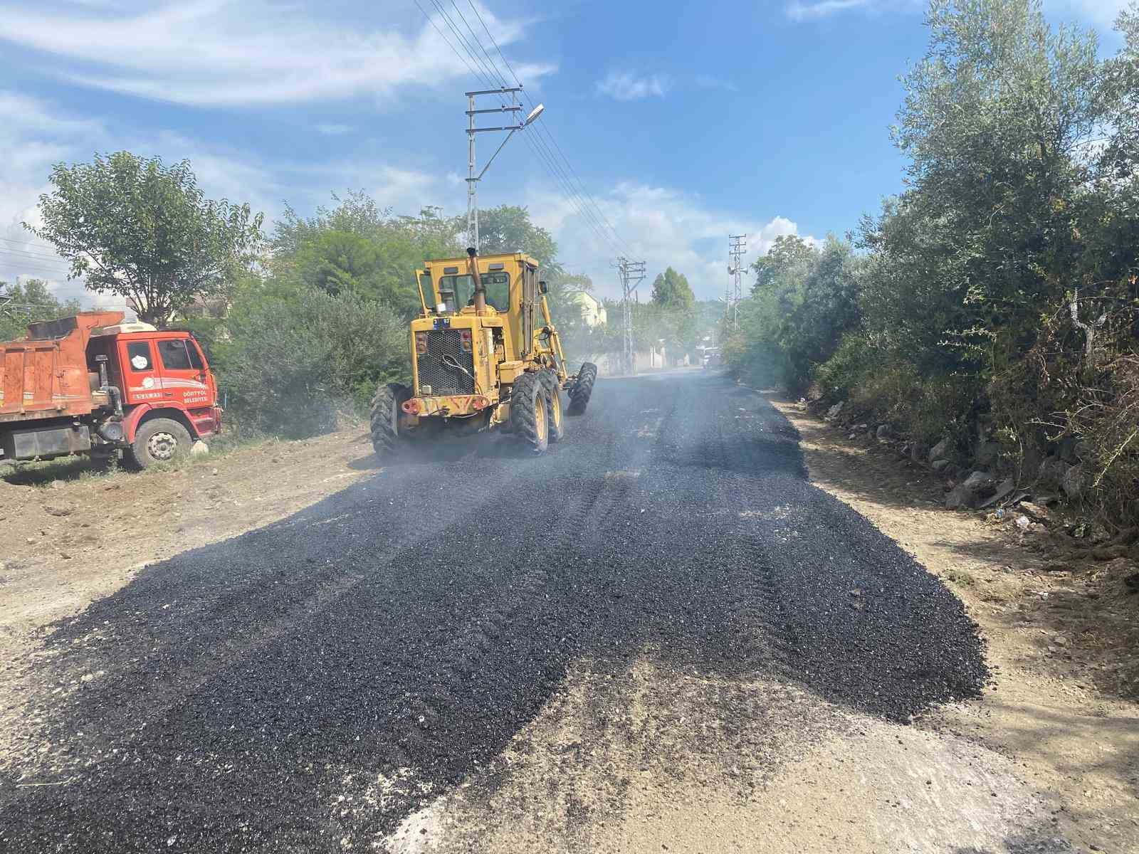 Dörtyol’da kış öncesi sıcak asfalt çalışması hızlandı
