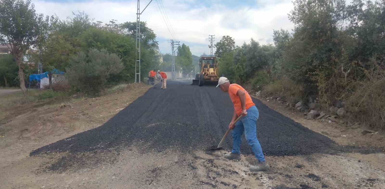 Dörtyol’da kış öncesi sıcak asfalt çalışması hızlandı
