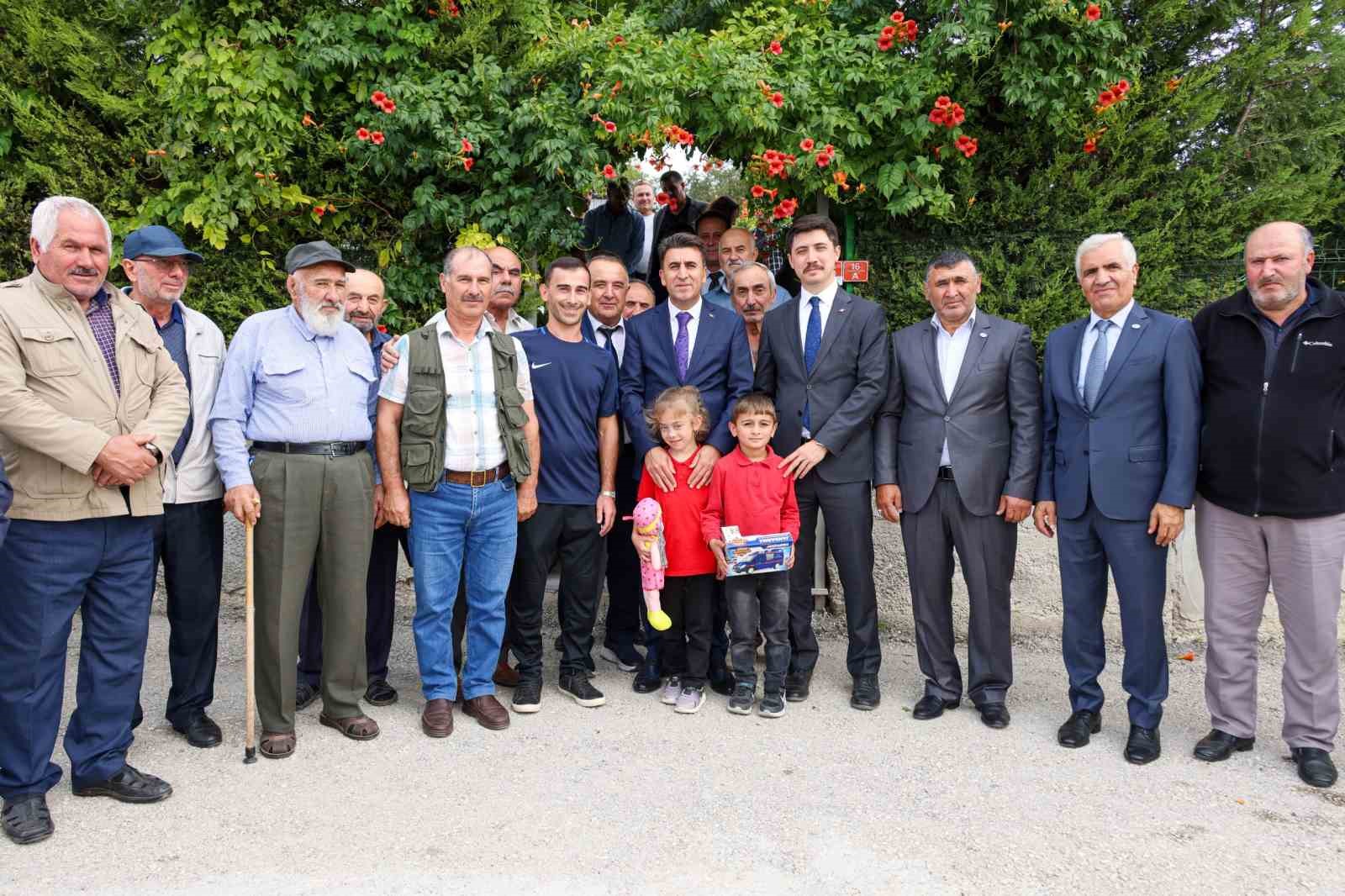 Vali Aygöl, köylülerin ihtiyaç ve talepleri tek tek dinledi
