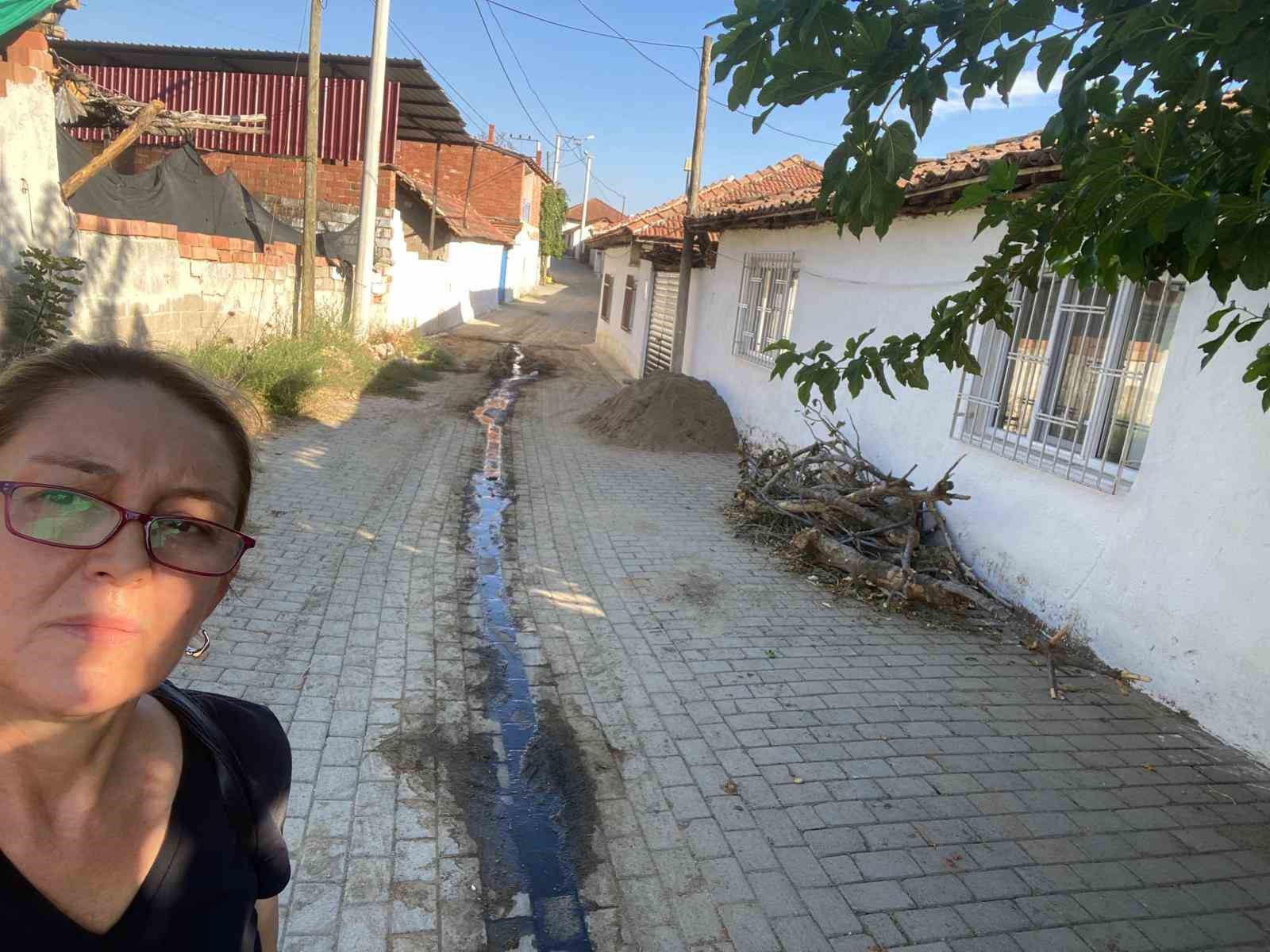 Ömerbeyli Mahallesi sakinleri, sokağa akıtılan pis sulardan şikayetçi
