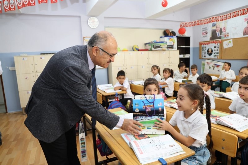 Başkan Akel, “Her zaman eğitimin yanındayız”
